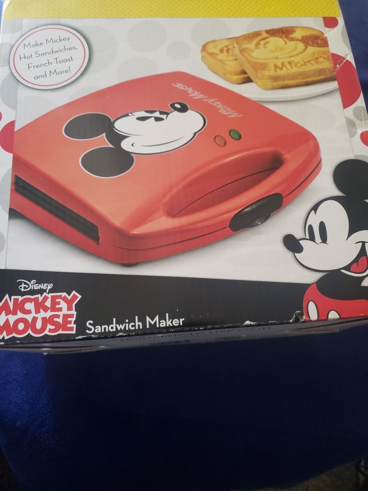 Mickey mouse sandwich maker