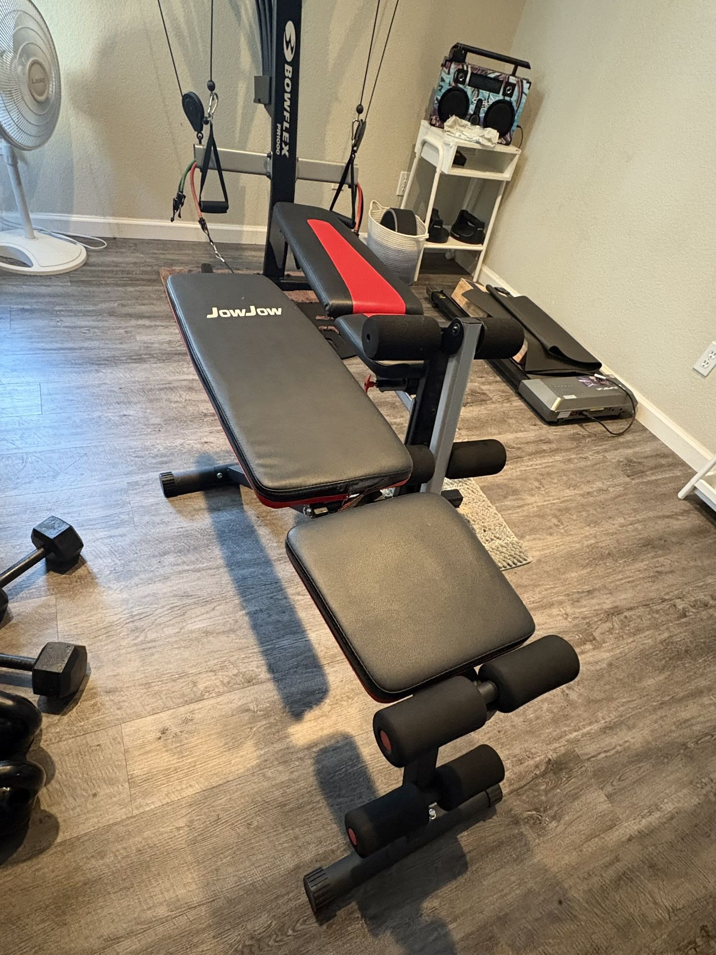COMPACT FOLDING WEIGHT BENCH