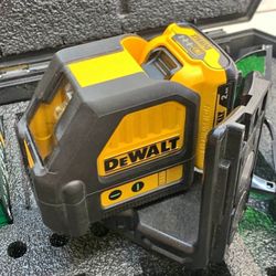Dewalt cross line laser with battery and charger