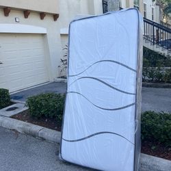   Mattresses: twin, full , queen regular ,  Colchon Nuevo Colchones plush or pillow top available cama bed mattress 