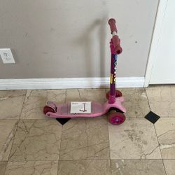 Kids scooter with light up wheels for