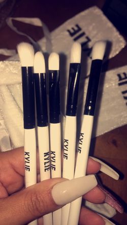 Kylie brushes