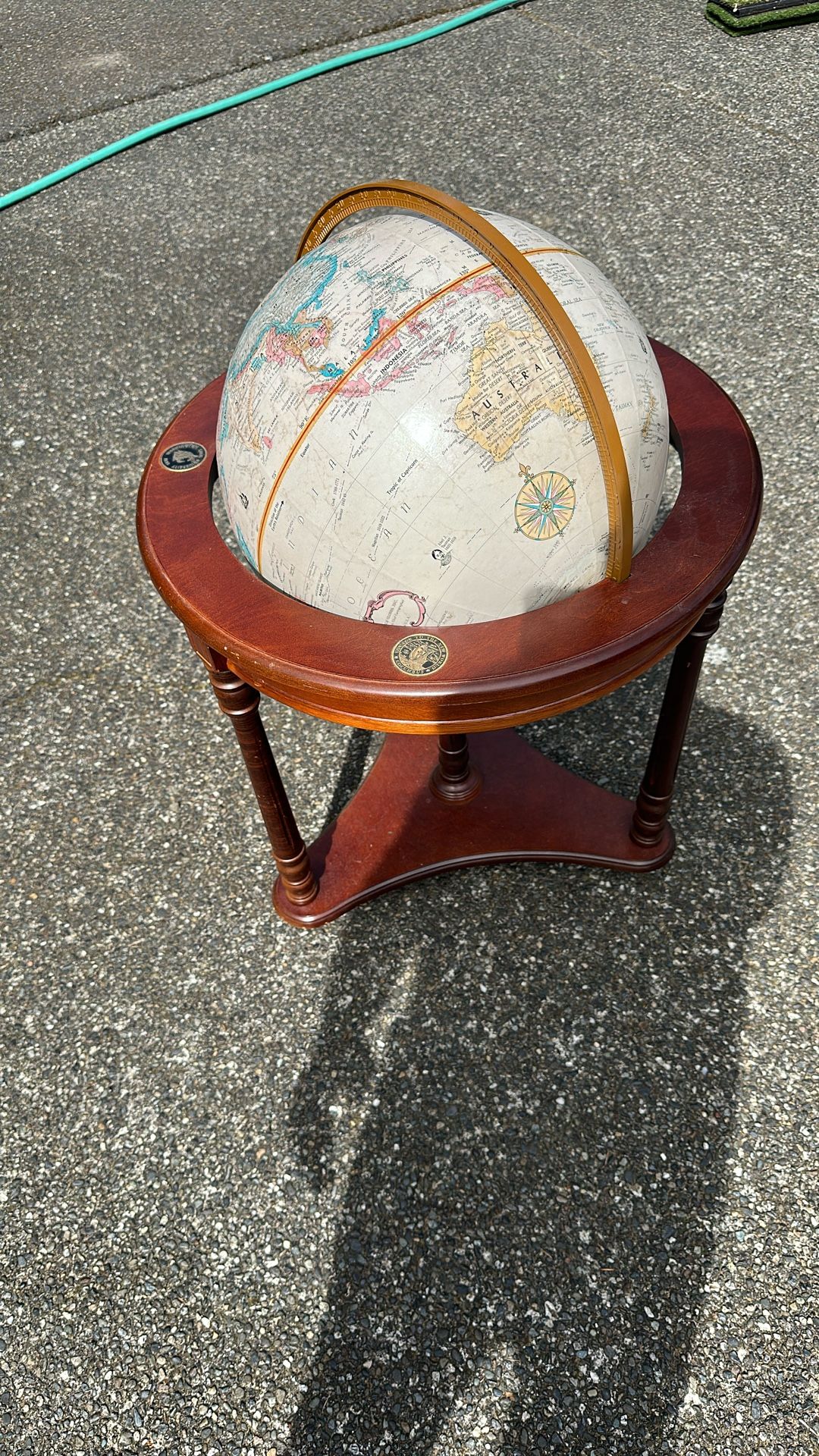 Globe on Wheels