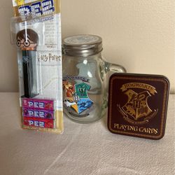 Harry Potter, Hogwarts Gift Set. Glass Mug, Playing Cards & Per Dispenser