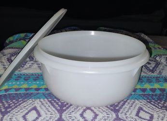 Classic Vintage Tupperware 12 cup mixing bowl
