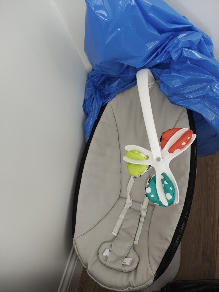 4 Moms Rockaroo Infant Swing 