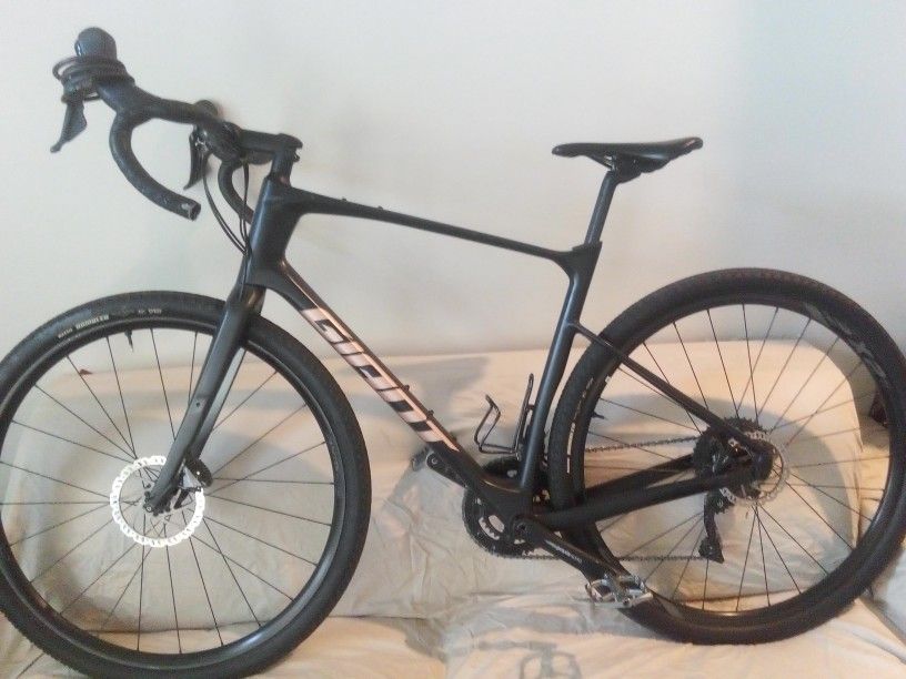 2025 Giant Revolt ADVANCED 3, Entire Bike Powder Black, X Lrg