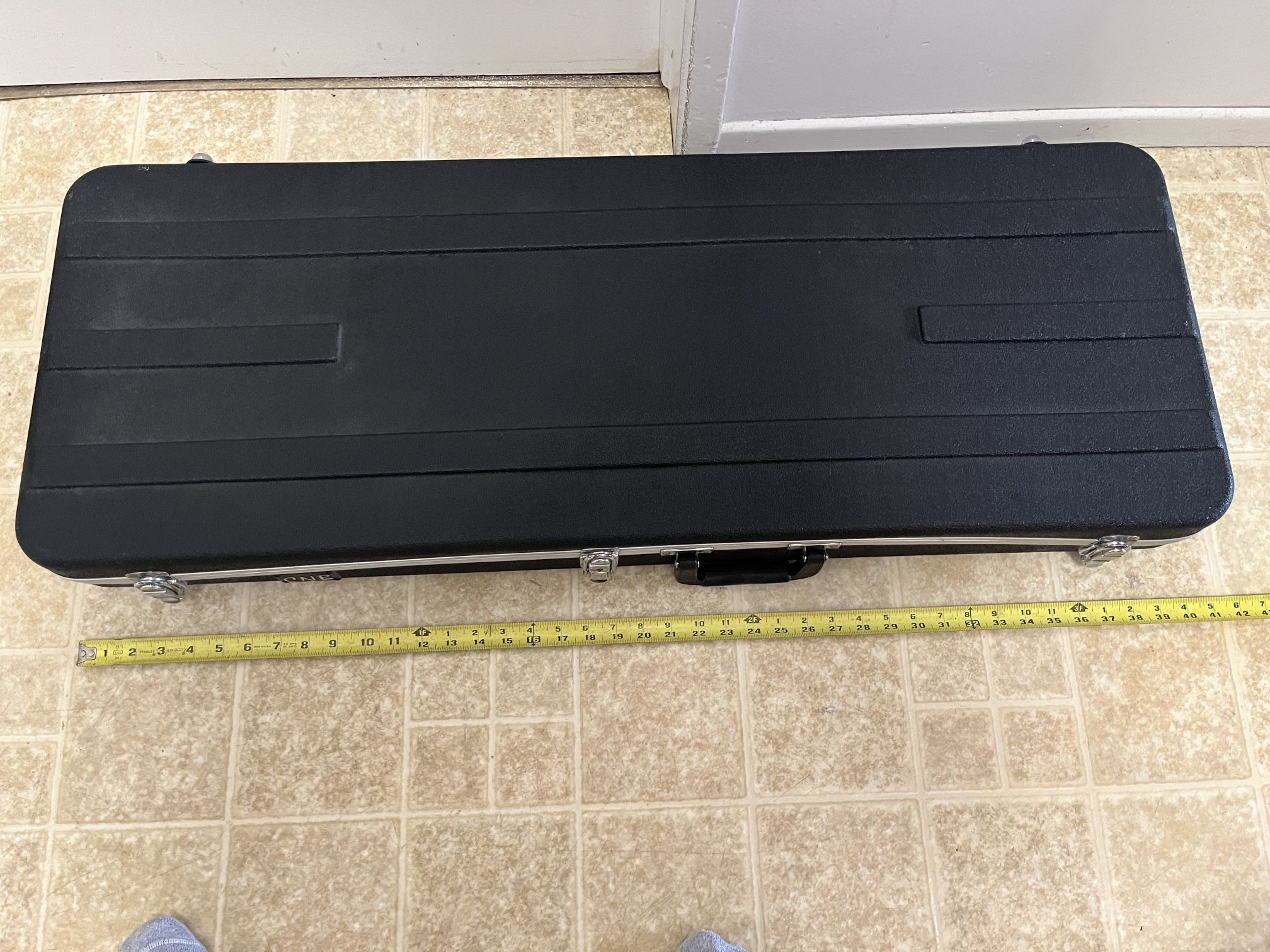 Guitar Hard Case: CNB Quality Like New