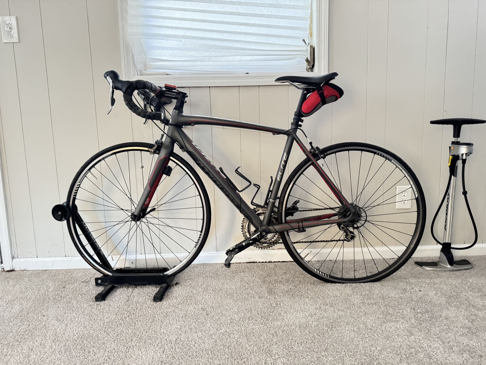 Specialized 54in Allez Road bike 