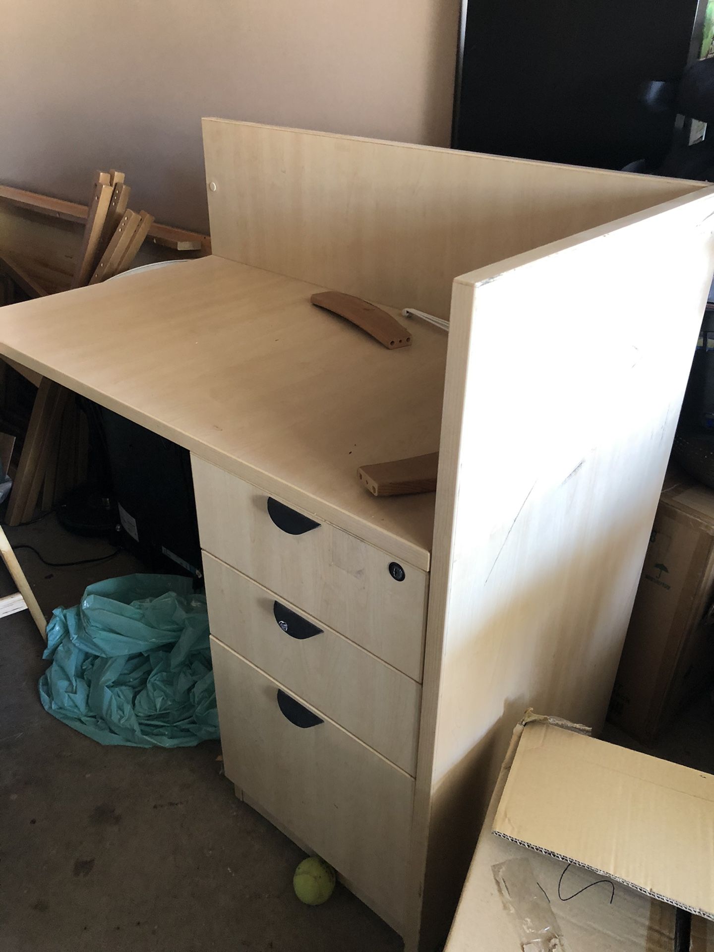 Corner desk