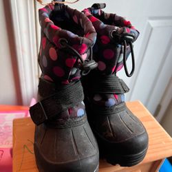 Snow boots