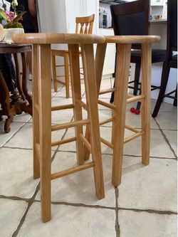 2 bar stools