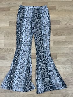 Fashion Nova Women’s Flare Print Pants