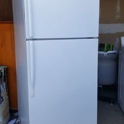 Refrigerator, whirlpool, works great