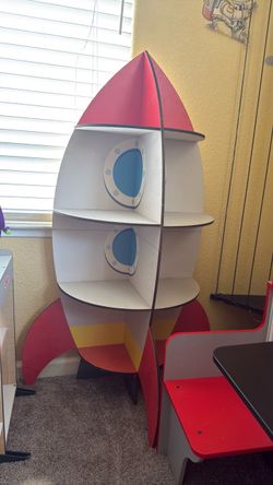 Spaceship shelf