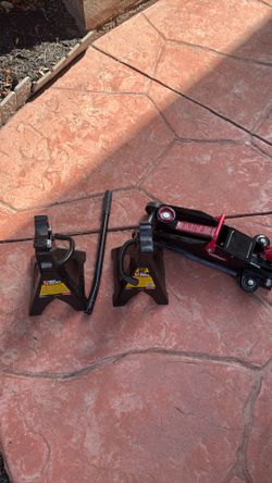 Car jacks like new set