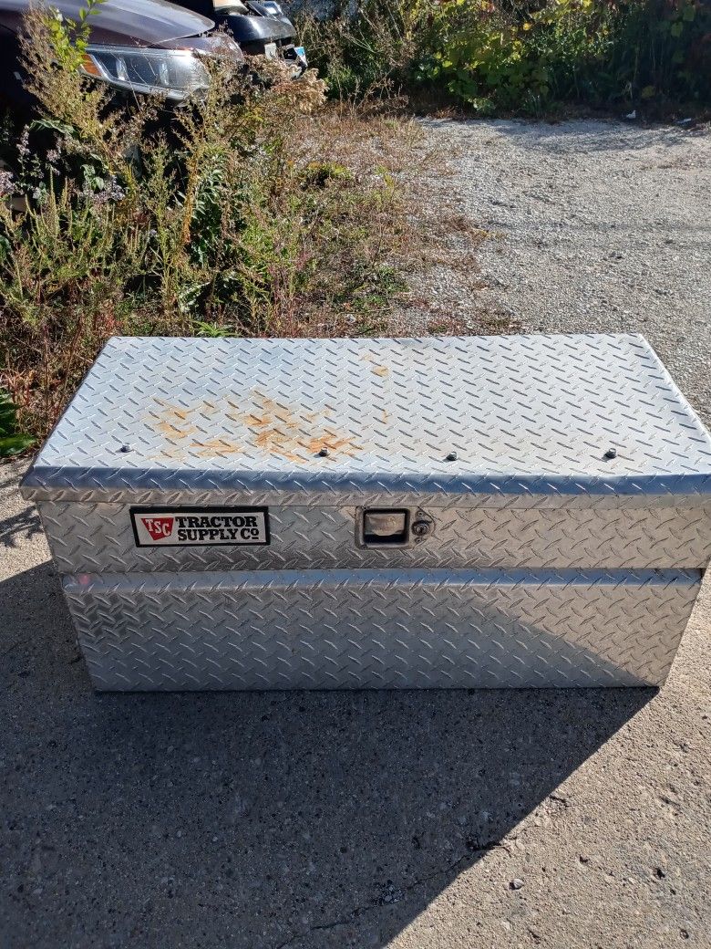 Tool Box Tractor Supply Co for Sale in Aurora, IL OfferUp