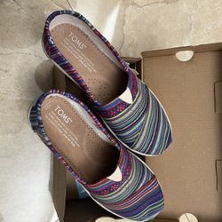 Toms Youth Slip On Size 2.5 New
