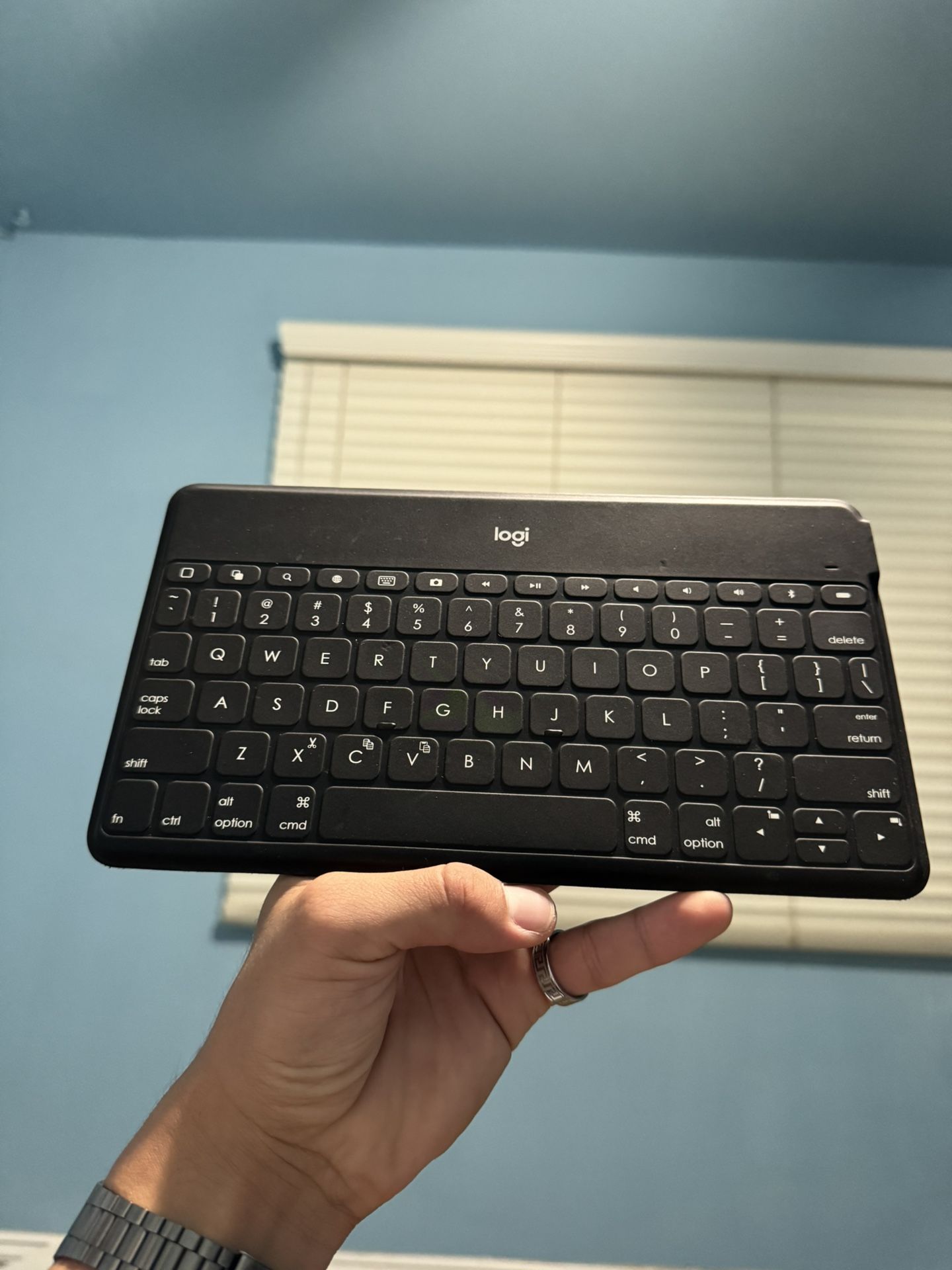 Logi Tech Keyboard Wireless