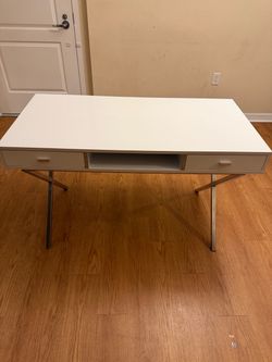 Desk / mesa para computadora