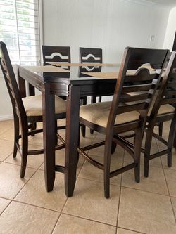 6-Piece Dining Table Set with Chairs – Good Condition