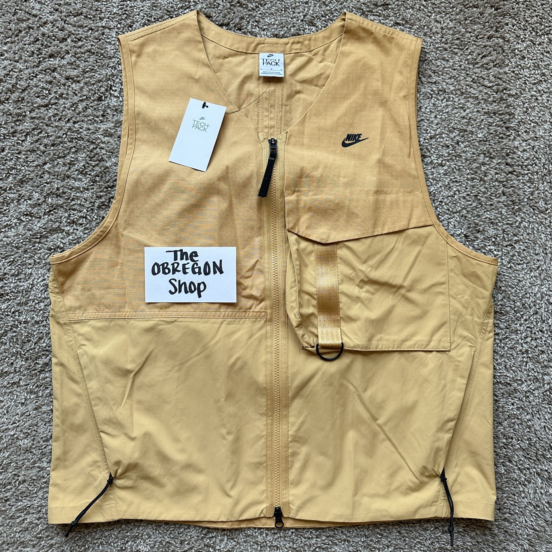 NIKE SPORTSWEAR TECH PACK UNLINED UTILITY FULL ZIP VEST REMOVABLE POUCH SATCHEL BAG MENS SIZE LARGE NEW