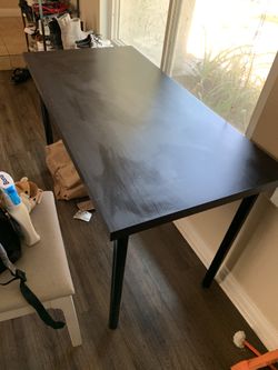 Black Desk