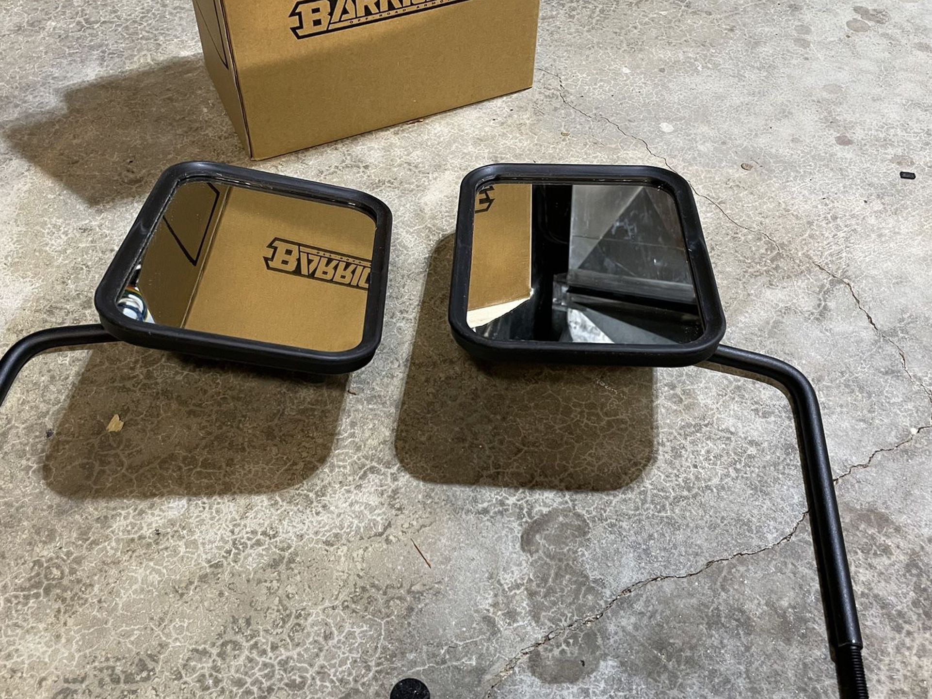 Jeep Wrangler removable Mirrors.