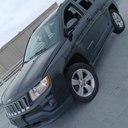2012 JEEP COMPASS LADITUDE 4X4 ASKING $3,900 CLEAN TITTLE ON HANDS 