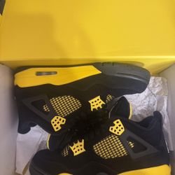 Jordan 4 Retro Thunder