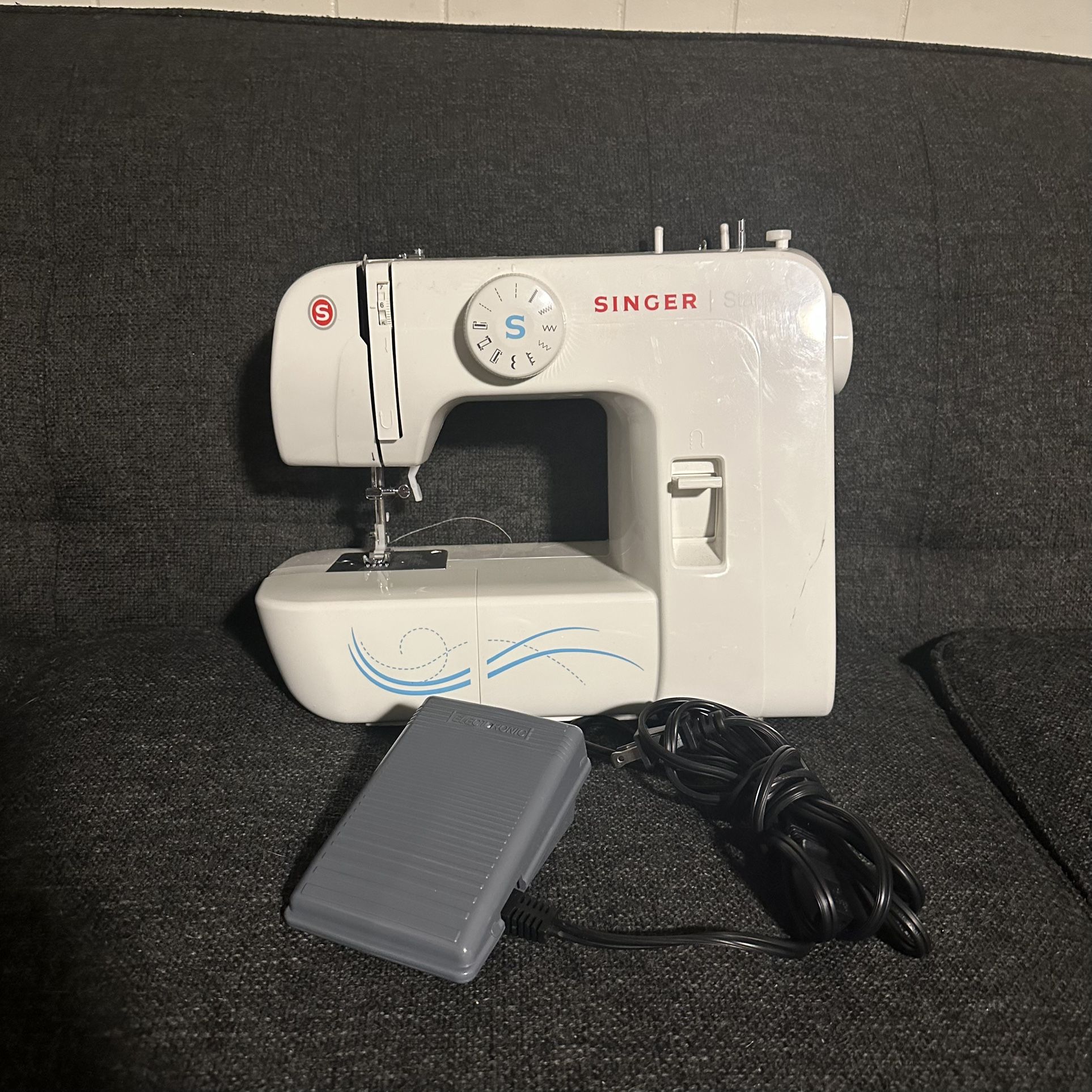 Singer start 1304 sewing machine 