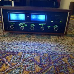 McIntosh 2125 Amplifies 
