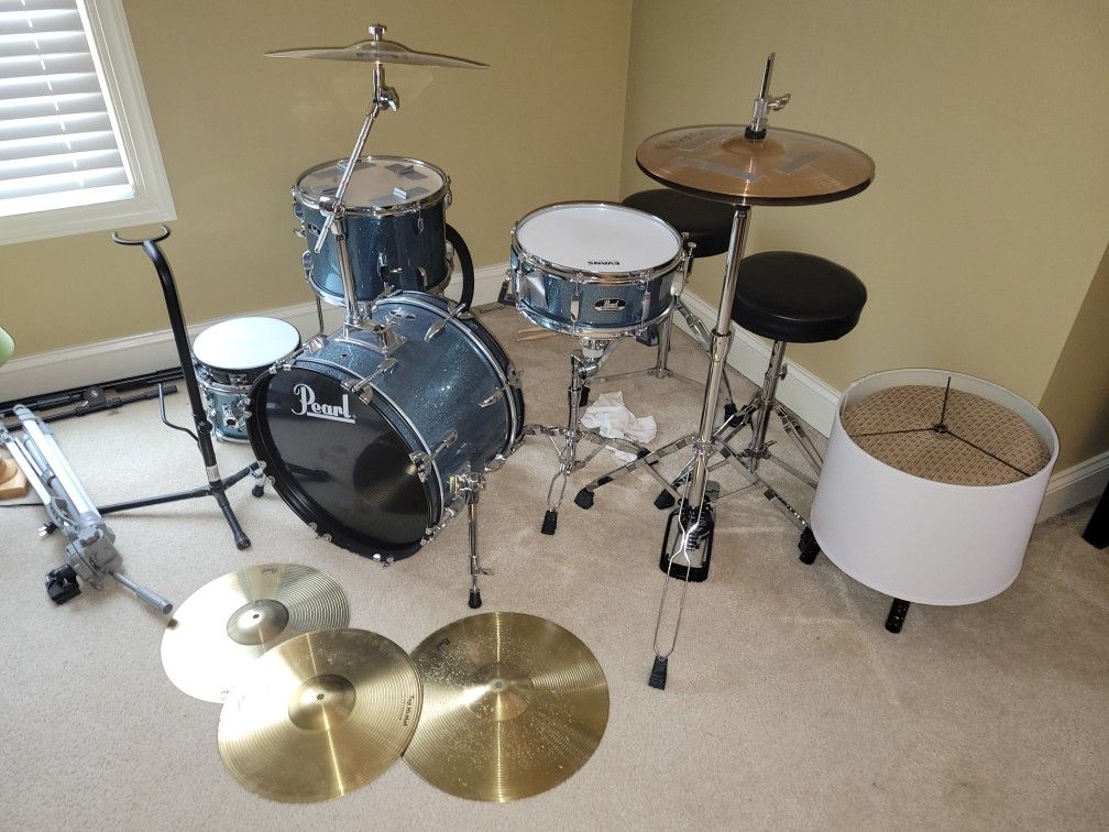 Pearl Drum Set And Cymbals