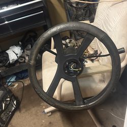 A  steering  column  1994 Chevy complete but no key  (contact info removed)