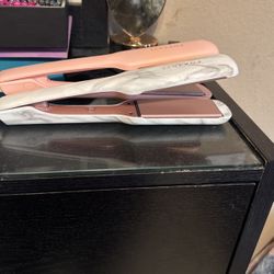 FOXYBAE  Straighteners