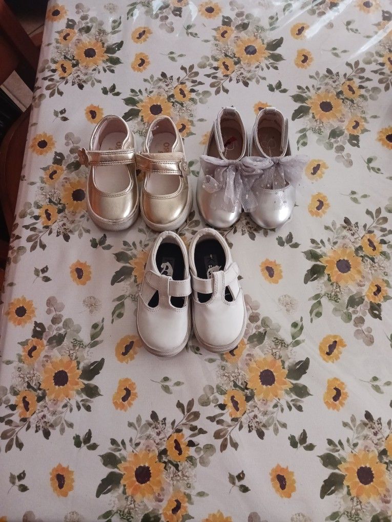 Little Girl Shoes... Size 5/6 18 To 24 Months.