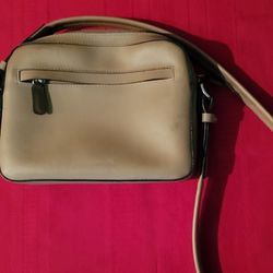 Liz Claiborne Beige Crossbody Bag Pocketbook Purse 9"w×7"h×2"d- Used