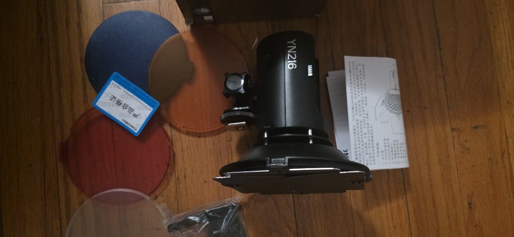 YN216 PORTABLE STUDIO LIGHT