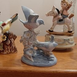 Vintage Porcelain 2 birds on a branch decor figurine