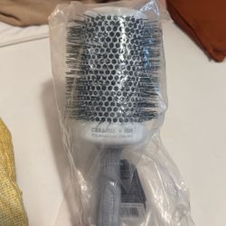 New  Olivia Garden Ceramic Ion Round Brush 