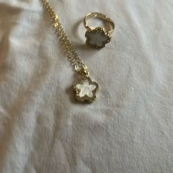 New White Clover Symbol Necklace And Ring 