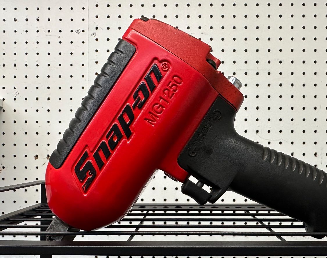 Used in good condition with some cosmetic blemishes. These blemishes are in the form of scratches and scuff marks associated with normal usage. The sl