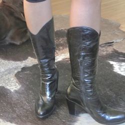 Black Italian Leather Heeled Boots – Size 39 (US 8–8.5)