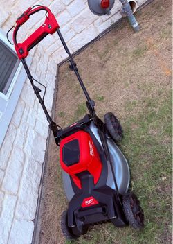 Milwaukee Fuel Cordless Lawn Mower