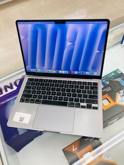 MacBook Air m2 8gb ram 256gb ssd