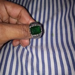 Gorgeous Mens Silver Emerald Ring