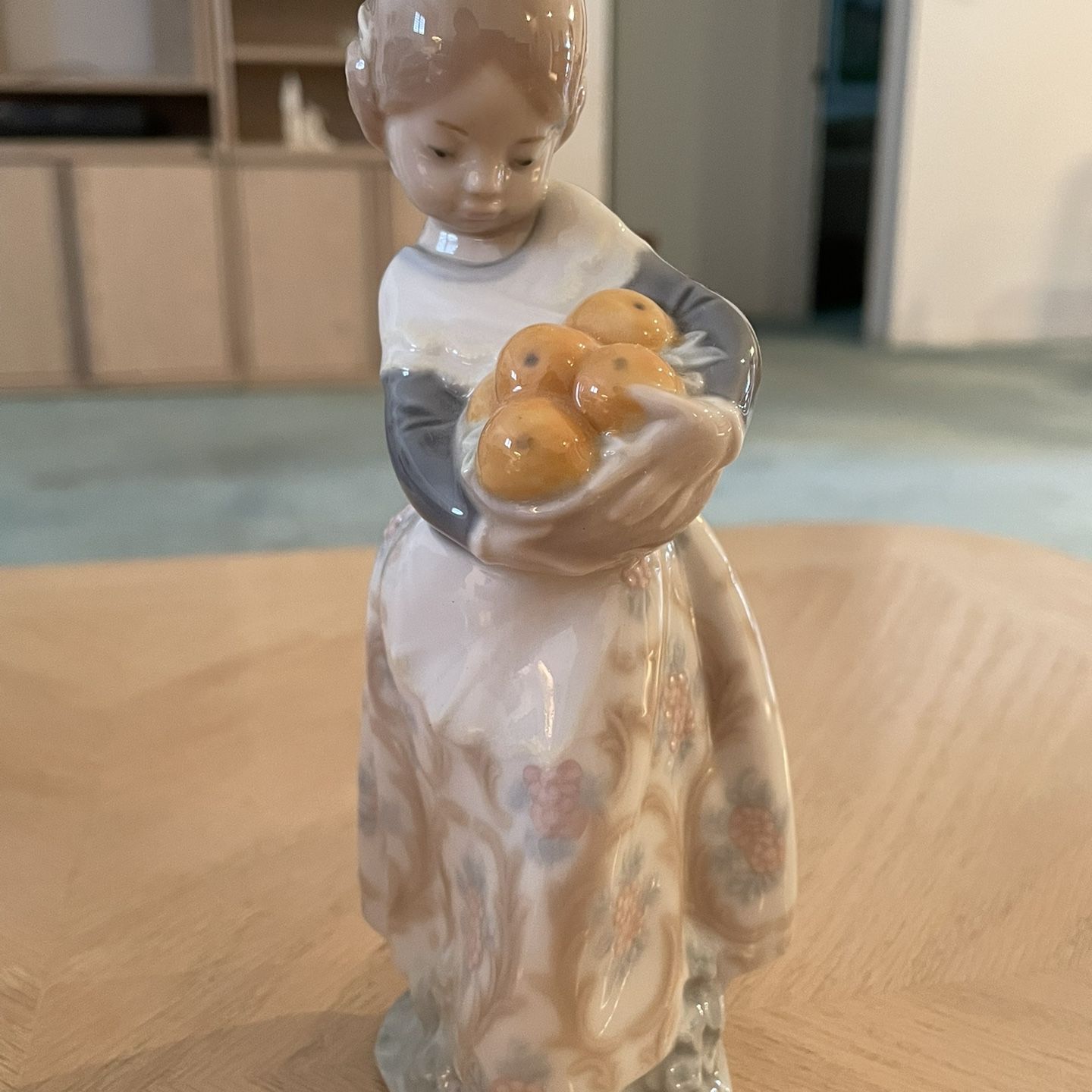 リヤドロ　バレンシアの少女 　♯4841 Lladro Valencia Girl with Oranges Figurine 4841 Pastel Glossy 7