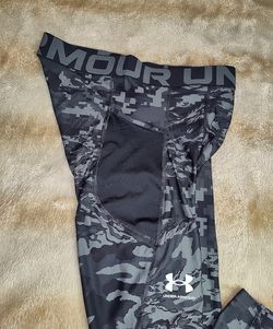 Under Armour Men's HeatGear Armour Camo Leggings Black 1361587-001 Men's  Size LARGE for Sale in Fountain Valley, CA - OfferUp