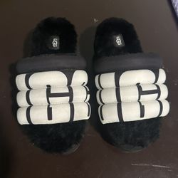 Size 7.5 Women UGG fuzzy slip ons