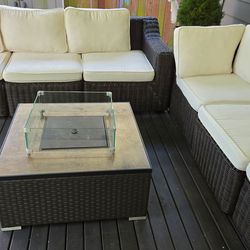 Gas outdoor fireplace